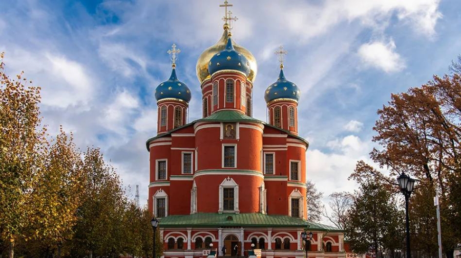 Торжественная Литургия в Донском монастыре в день памяти апостола Симона Кананита.