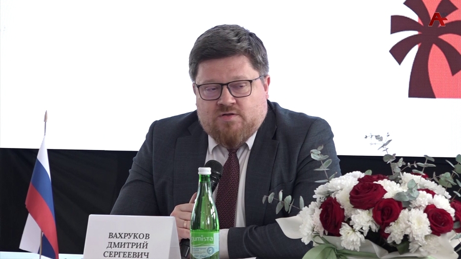Круглый стол  «Туризм как драйвер развития экономики», проходит в селе Аракич, в рамках АМЭФ-2026.