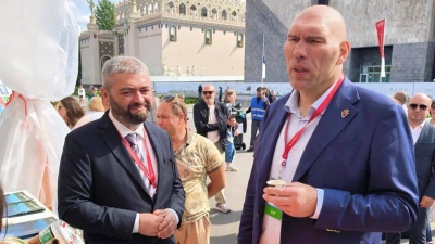 Стенд Республики Абхазия на международном форуме &quot;Путешествуй!&quot; посетил бывший чемпион мира по боксу, депутат Государственной думы РФ, Николай Валуев