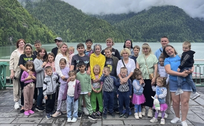 Дети из многодетных семей военнослужащих России, погибших в СВО, отдыхающие в курорте Пицунда посещают достопримечательности республики