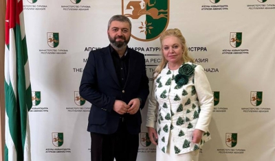 МИНИСТР ТУРИЗМА ПРОВЁЛ ВСТРЕЧУ С ДЕТСКИМ ПИСАТЕЛЕМ ЕЛЕНОЙ ВЕЛЕНОЙ