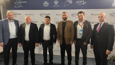 На международном туристическом форуме &quot;Путешествуй!&quot;  делегация Республики Абхазия во главе с министром туризма Астамуром Логуа провела рабочую встречу  с заместителем министра экономического развития РФ Дмитрием Вахруковым