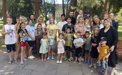 Министр туризма Абхазии Теймураз Хишба посетил детей из многодетных семей военнослужащих России, погибших в СВО, отдыхающих в курорте Пицунда